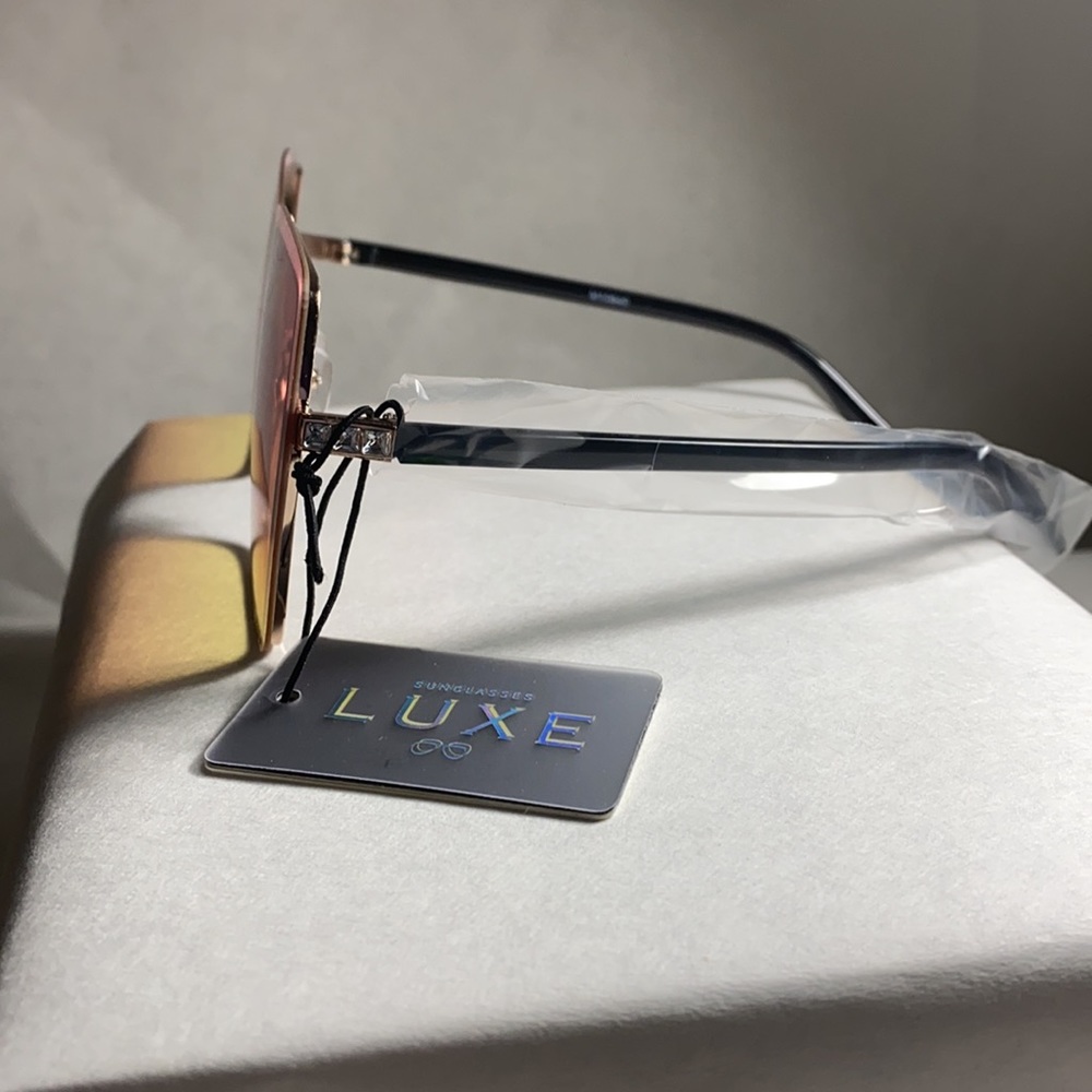 Rose/Gold Sunglasses by Luxe - Picture 4 of 4